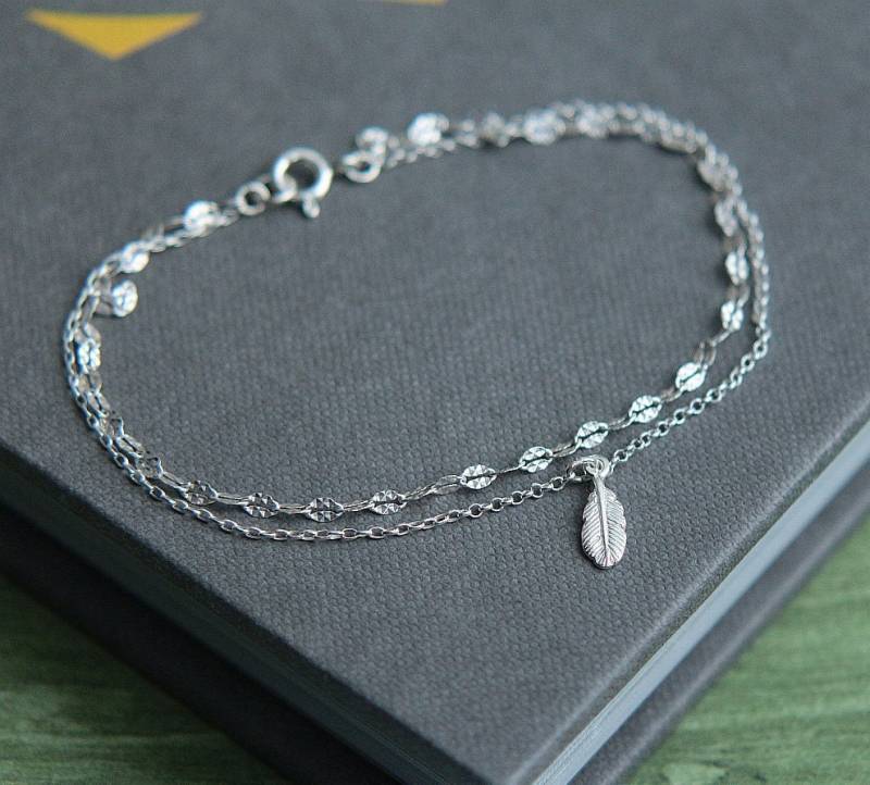 sterling Silber Feder Bettelarmband, Zierliche Geschichtete Kette sterling Silber Feder Bettelarmband, Zierliche Geschichtete Kette von JKWstudio