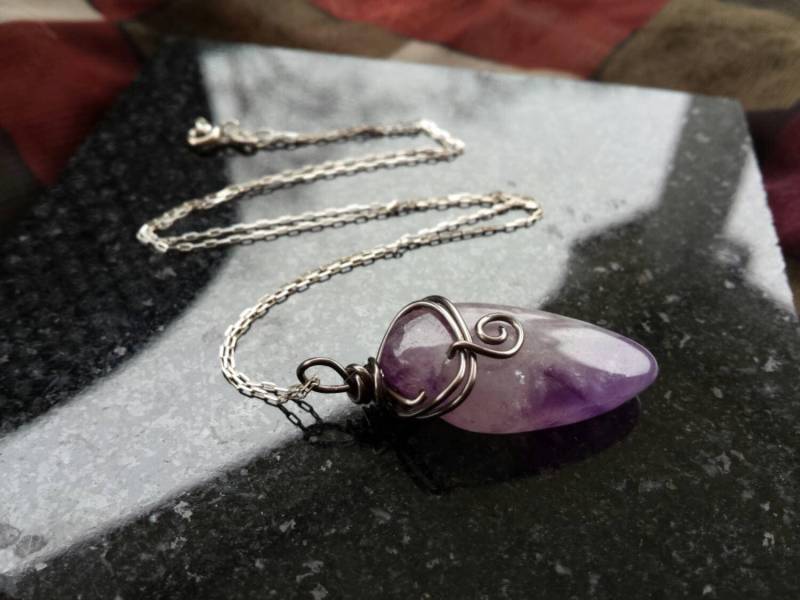 Wire Wrapped Amethyst Stein Halskette Wire Wrapped Amethyst Stein Halskette von JKibbs
