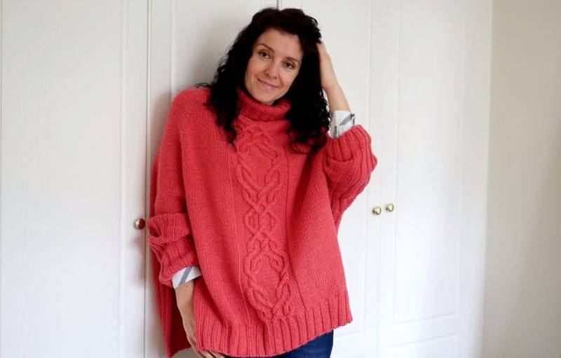 Handgestrickter Alpaka Poncho Mit Ärmeln - Aran Style Pullover von JKnitting