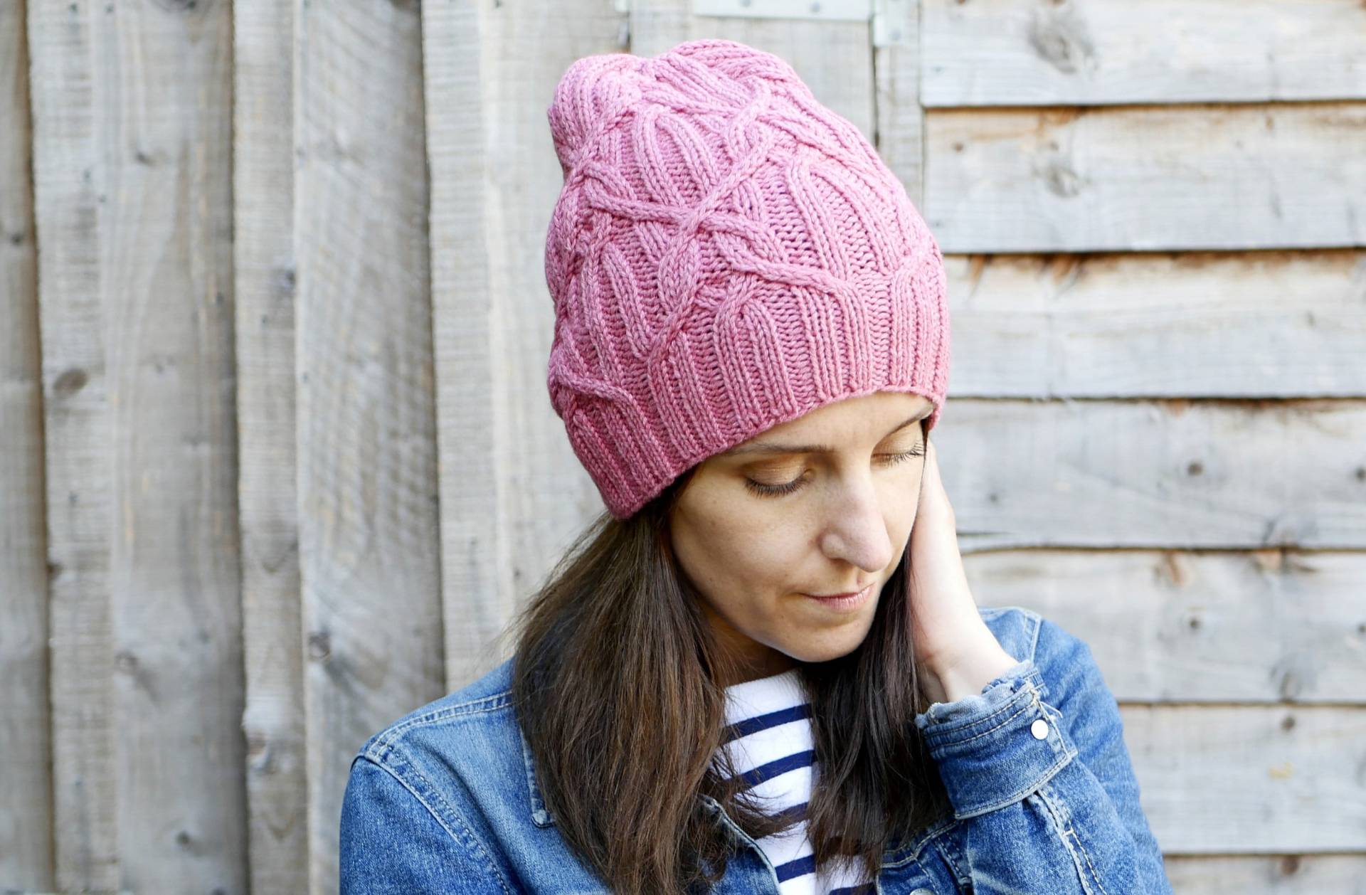 Rosa Zopfmuster Slouchy Beanie Lammwolle & Baumwolle Handstrickmütze Rosa Zopfmuster Slouchy Beanie Lammwolle & Baumwolle Handstrickmütze von JKnitting