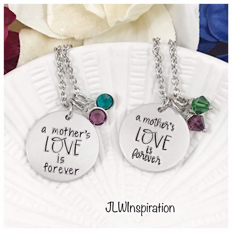 Handgestempelte Mutterliebe Geburtsstein-Halskette Swarovski Kristallakzent von JLWInspiration