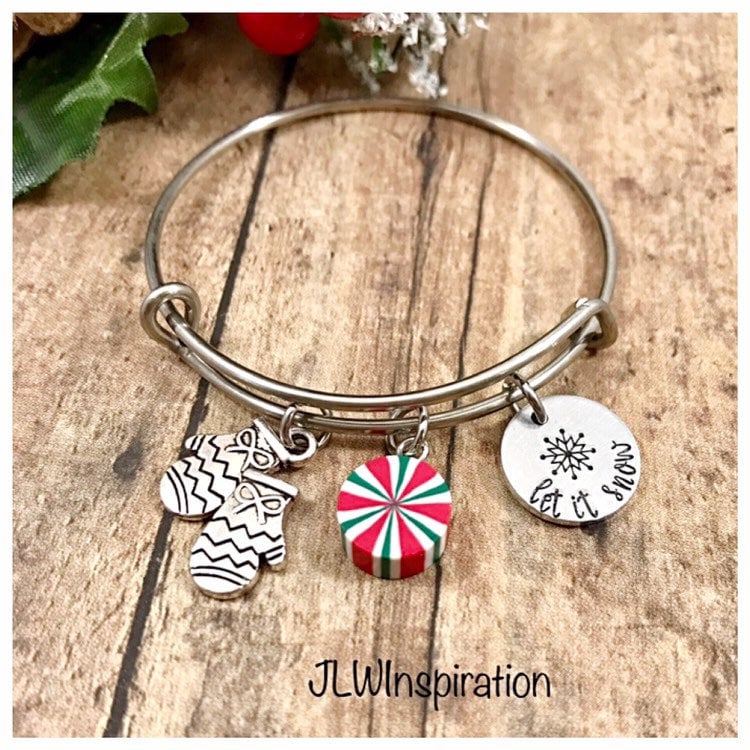 Handgestempelter Weihnachts-Armreif Handschuh & Pfefferminz Charms von JLWInspiration