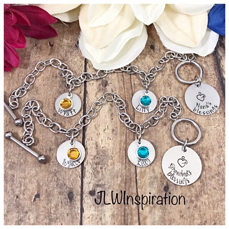 Handgestempeltes Knebelarmband Personalisierte Namen & Geburtssteine von JLWInspiration