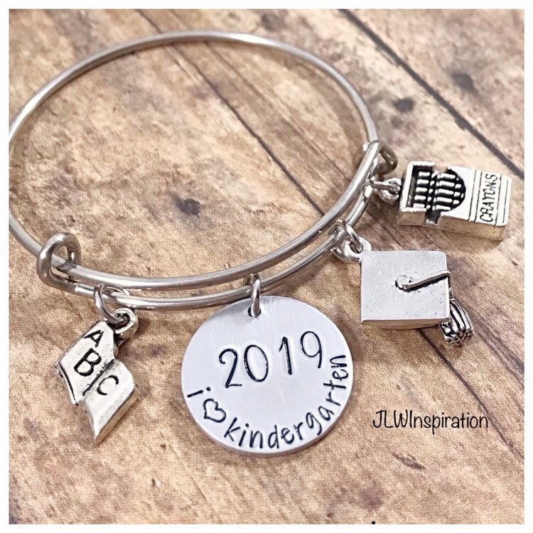 Kindergarten Abschluss Kleines Mädchen Armreif von JLWInspiration