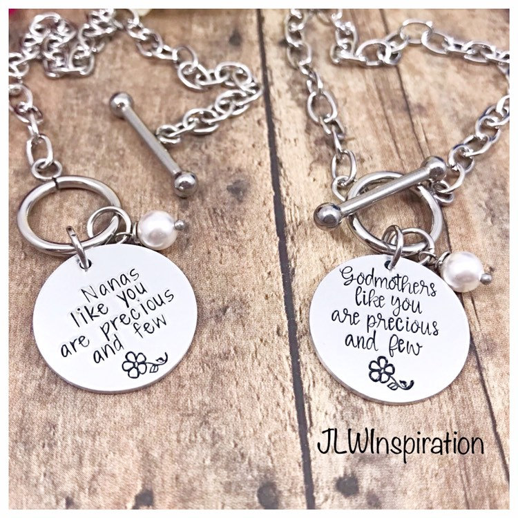 Patin Armband Gestanzte Aluminium Charm, Swarovski Perle von JLWInspiration