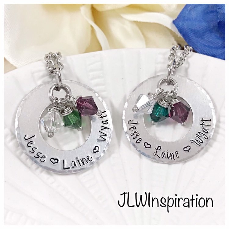 Personalisierte Geburtsstein Halskette Gehämmertes Aluminium, Swarovski Kristall von JLWInspiration