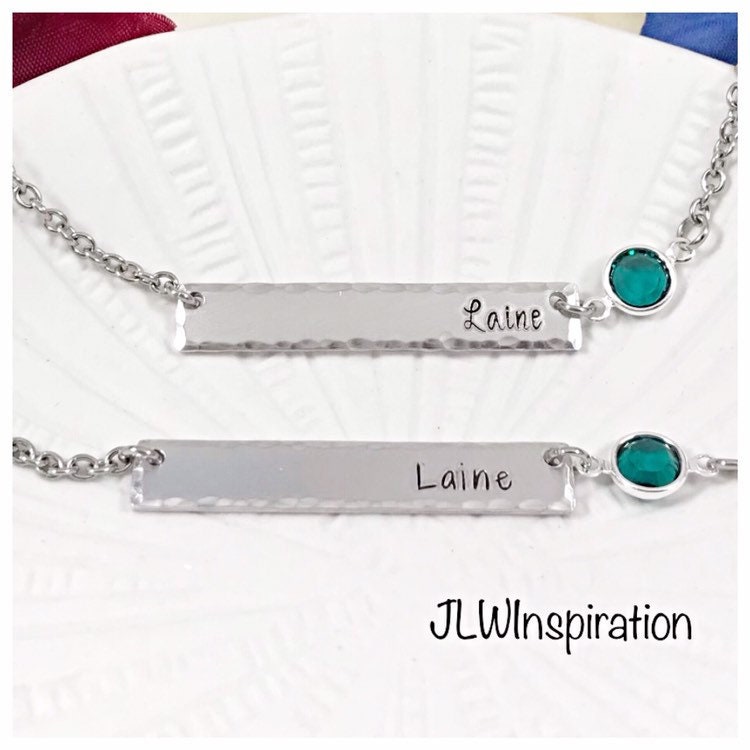 Personalisierte Name Bar Halskette Gehämmertes Aluminium, Geburtsstein Anhänger von JLWInspiration