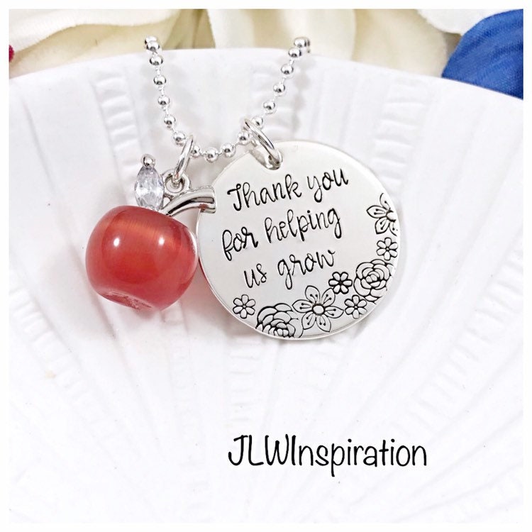 Personalisierte Sterling Silber Lehrer Halskette Roter Apfel, "Danke, Dass Sie Uns Geholfen Haben Zu Wachsen" von JLWInspiration
