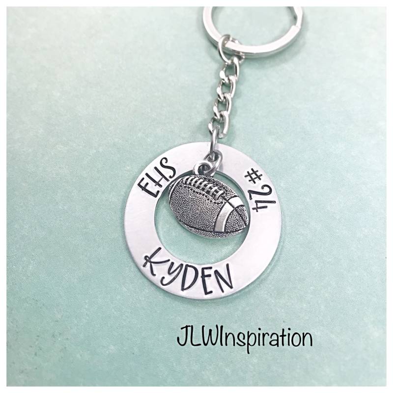 Personalisierter Fußball Schlüsselanhänger Aluminium Unterlegscheibe, Zinn Anhänger von JLWInspiration