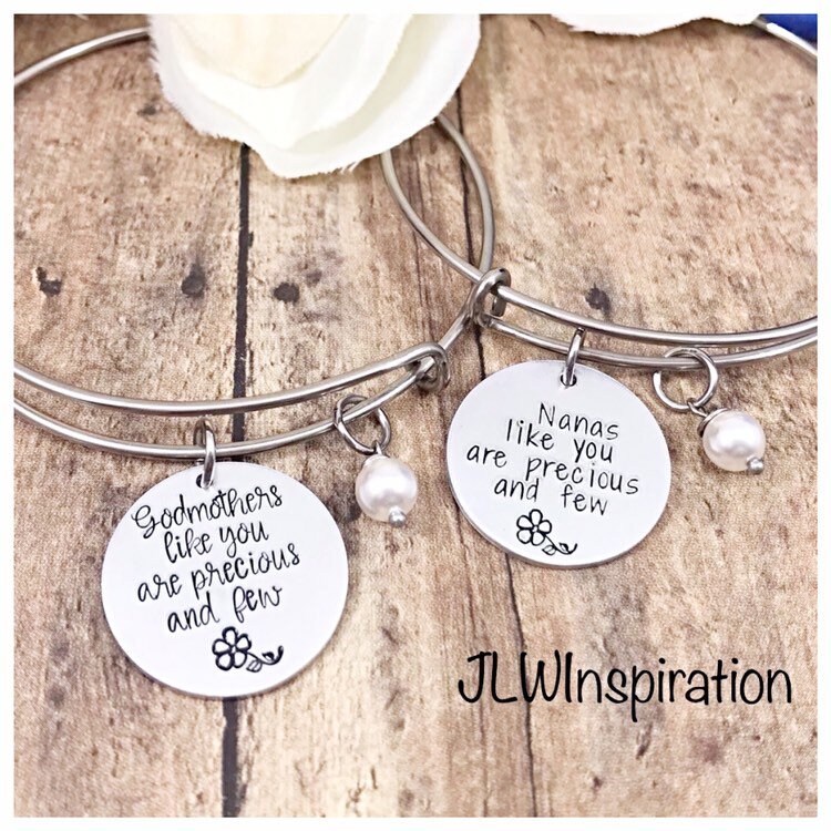 Personalisiertes Edelstahl Armreif Armband Patin, Nana, Swarovski Perle von JLWInspiration