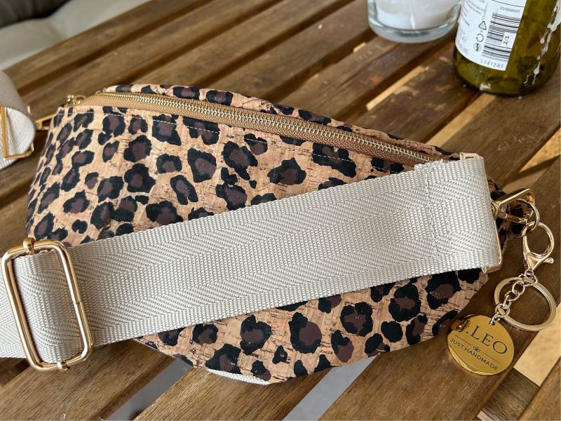Bauchtasche, Bumbag, Kork, Leo, Leopard, Muster, Animal Bauchtasche, Bumbag, Kork, Leo, Leopard, Muster, Animal von JLeoBYJanina