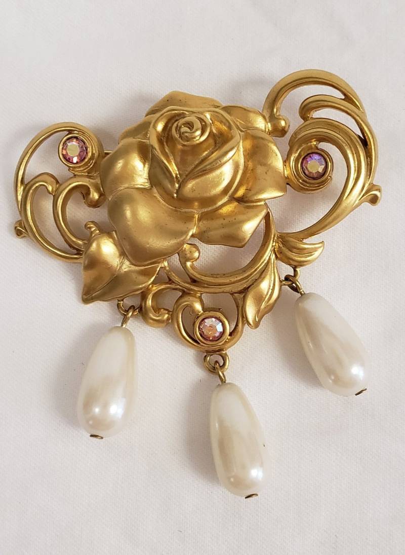Vintage Avon Goldfarbene Rosen Brosche Vintage Avon Goldfarbene Rosen Brosche von JMCWTreasures
