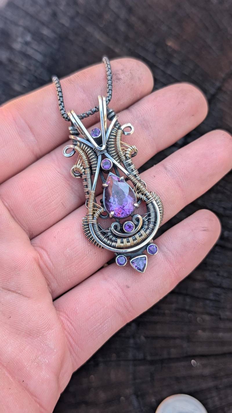 Natürlicher Amethyst Sterlingsilber Und 14K Gold Wire Wrap Anhänger - Geburtsstein Kristallschmuck Natürlicher Amethyst Sterlingsilber Und 14K Gold Wire Wrap Anhänger - Geburtsstein Kristallschmuck von JMJJewelryDesign