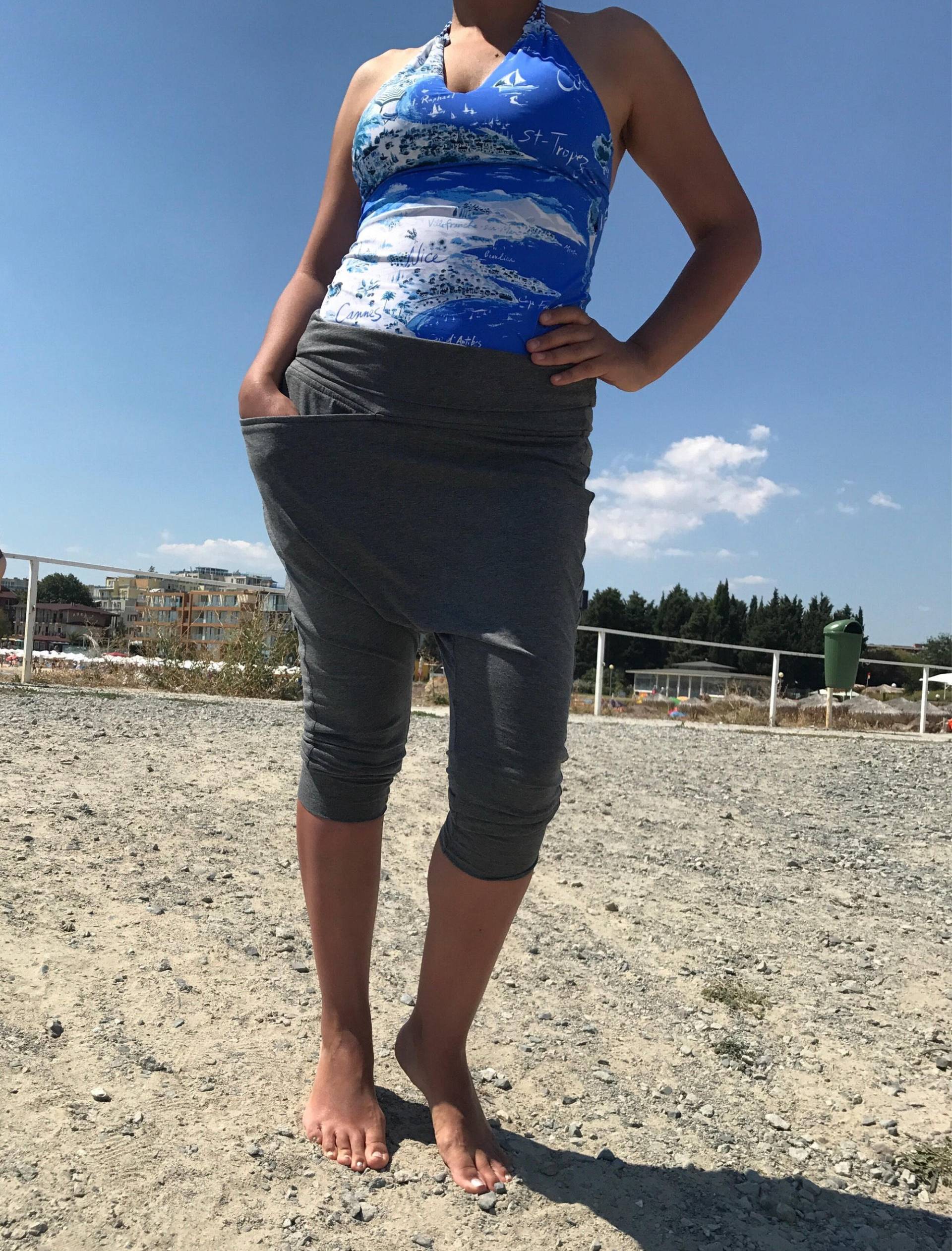Kurze Haremshose Mit Tiefem Schritt Kurze Haremshose Mit Tiefem Schritt von JMSTYLE