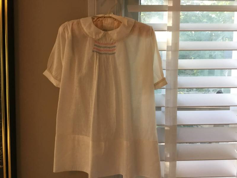 Vintage Handgemachtes Babykleid Aus Baumwolle - Ca. Größe 12 Monate Babykleidung Antike Antikes Smock von JMSquaredVintage