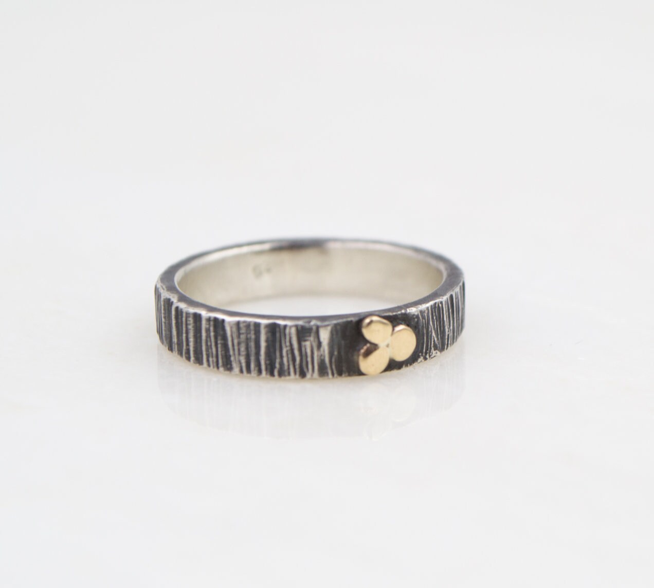 Silber Ring - 10 K Gold Hammer Strukturierte Band Sterling Silber Ring - 10 K Gold Hammer Strukturierte Band Sterling von JMcCormickDesigns