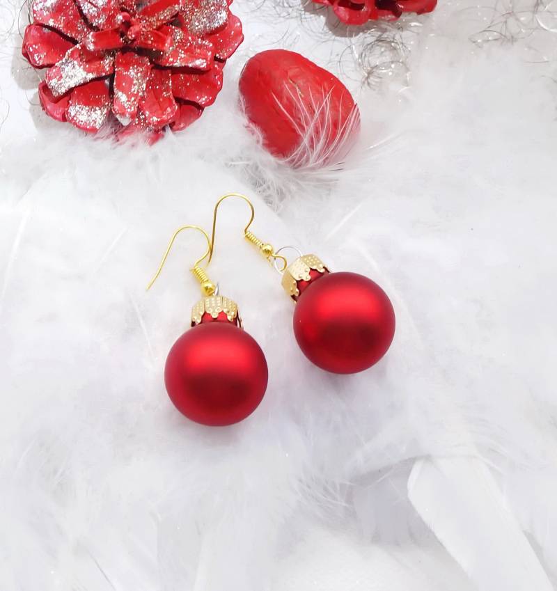 Weihnachts Ohrringe, 2cm, Mini Christbaumkugeln, Rot, Mattglanz, Glas , 1 Paar, Organzasäckchen, Partyschmuck, Kugelohrringe, Silikonstopper Weihnachts Ohrringe, 2cm, Mini Christbaumkugeln, Rot, Mattglanz, Glas , 1 Paar, Organzasäckchen, Partyschmuck, Kugelohrringe, Silikonstopper von JOJAsARTandMORE