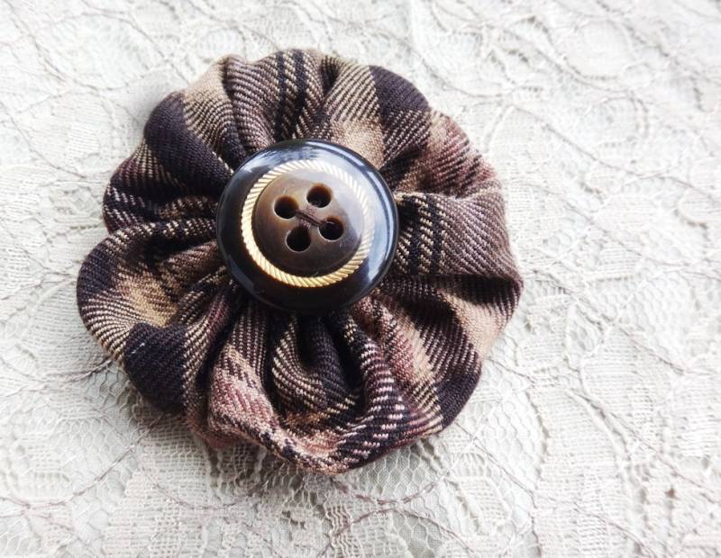 Stoffbrosche, Stoff Anstecker, Accessoire , Textilschmuck, Karomuster, Herbst, Klassisch Stoffbrosche, Stoff Anstecker, Accessoire , Textilschmuck, Karomuster, Herbst, Klassisch von JOJAsWELT