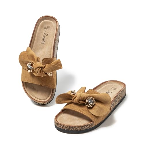 JOMIX Clogs Damen Pantoletten Sommer Sandalen mit Strass Fliege Strand Sandaletten Bequem Kork Strandsandalen Sommerschuhe (Camel, 37EU, WCF250256) von JOMIX