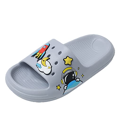 JOMIX Sommer Schlappen Kinder Jungen Mädchen Karikaturen Patch Sandalen Bunte Badelatschen Badeschlappen Schwimmbad Meer Strand (Hellgrau, 30/31 EU) von JOMIX