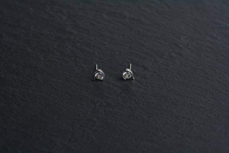 Silber | 925 Edle Ohrstecker Mit Weißem Zirkonia Silber | 925 Edle Ohrstecker Mit Weißem Zirkonia von JOOYSshop