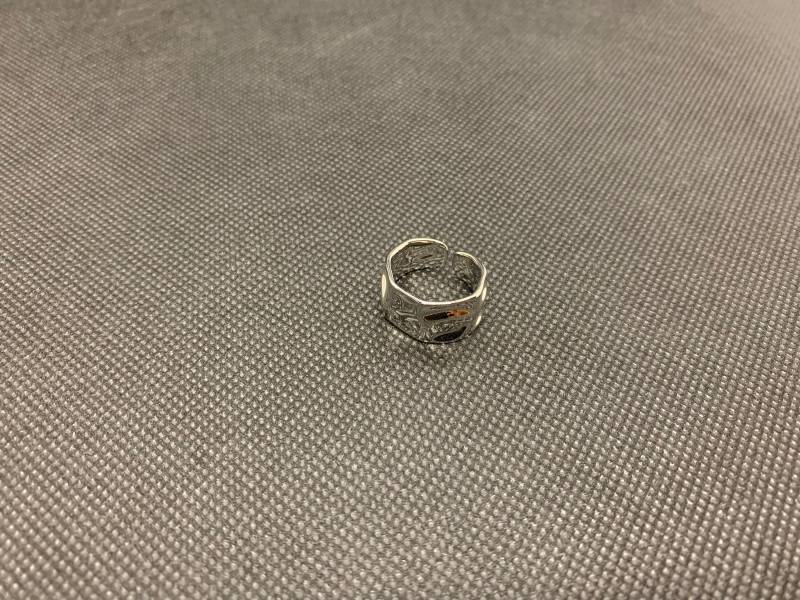Silber Überzogener Ring in Unregelmäßiger Form Silber Überzogener Ring in Unregelmäßiger Form von JOOYSshop