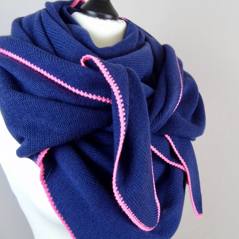 Großes Dreieckstuch Aus Kaschmir Und Feinster Merinowolle/Schal Stola Mit Farbiger Häkelkante Großes Dreieckstuch Aus Kaschmir Und Feinster Merinowolle/Schal Stola Mit Farbiger Häkelkante von JOSEPHknitwear