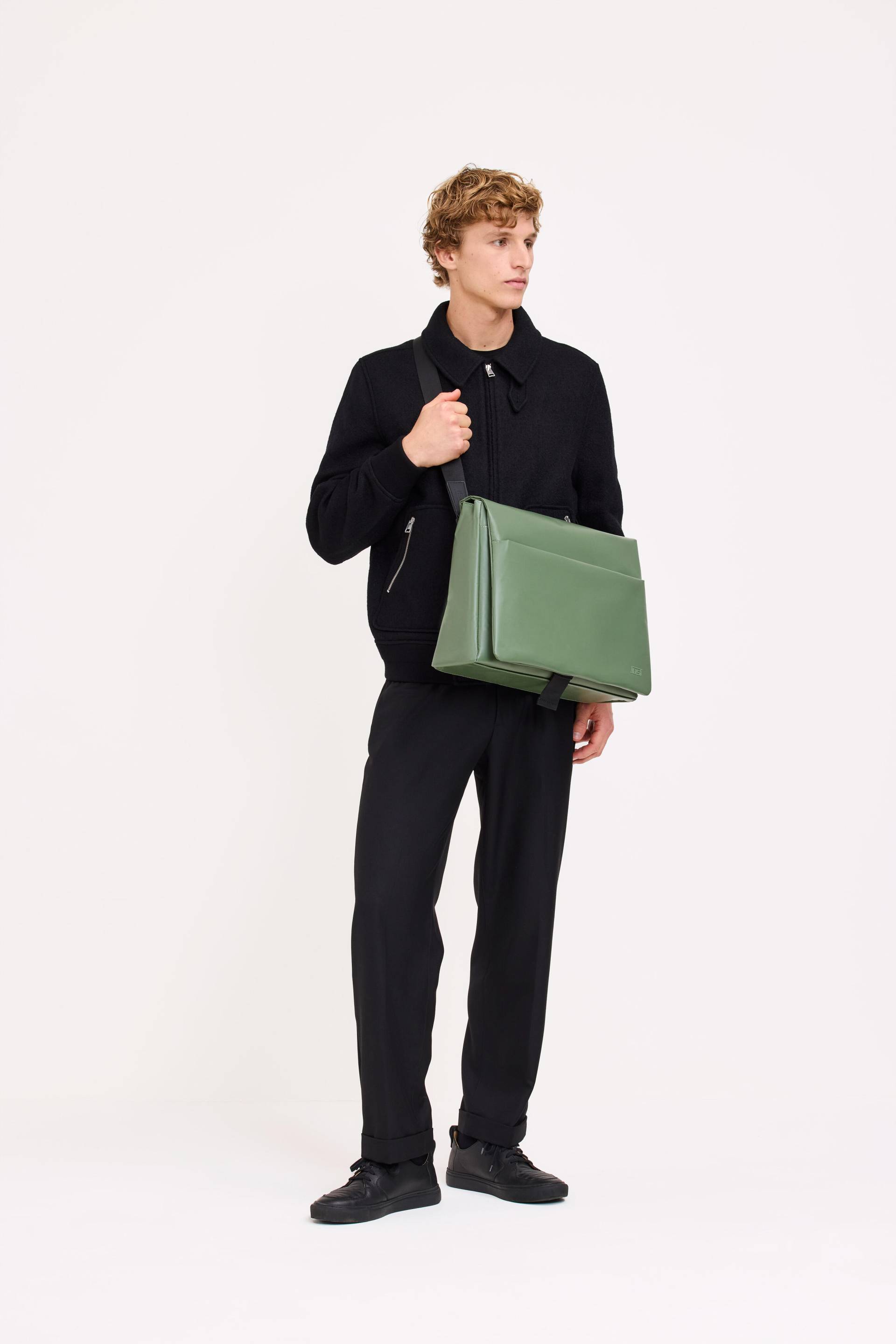 JOST - TOLJA Messenger Bag L olive olive von JOST