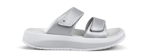 JOYA Vienna II silver, geschmackvoll glänzende Schlüpf-Sandale für Damen, aus Premiumleder in Silber, verfügt über zwei Riemen mit Klettverschlüssen für eine unkompliziert einstellbare Passform von JOYA