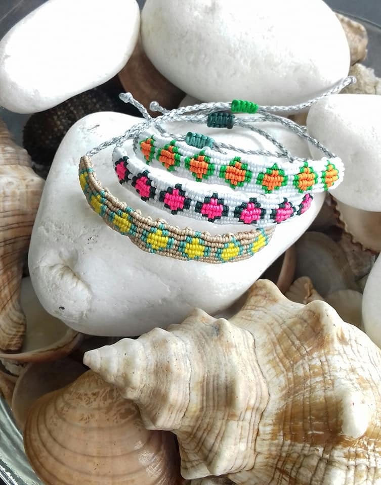 Makramee Armband, Sommer Armbänder, Resort Schmuck, Makramee Schmuck, Makramee Manschettenarmband, Manschettenarmband, Strandarmband, Surfarmband von JOYbyAndrianna