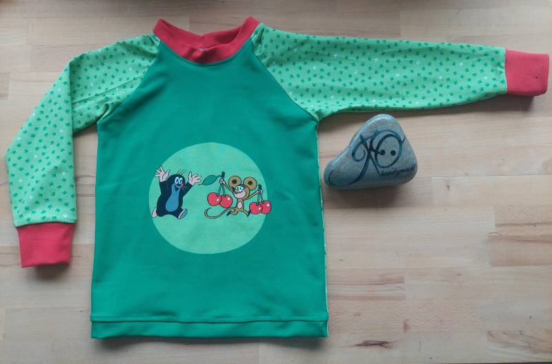 Sweatshirt/Longsleeve "Der Kleine Maulwurf" Kirschen Grün Größe 98 104 von JOhandgmacht