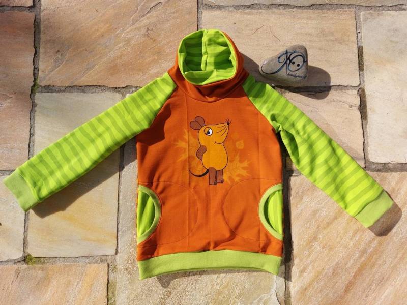 Sweatshirt Im Raglan-stil/Pullover Sendung Mit Der Maus "Hallo Herbst" Schalkragen Und Taschen Größe 116 French Terry Sommersweat von JOhandgmacht