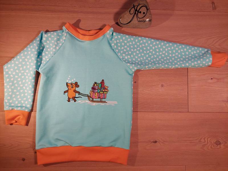 Sweatshirt Sendung Mit Der Maus "Schöne Bescherung" Weihnachten Größe 110/116 French Terry/Sommersweat Hellblau von JOhandgmacht