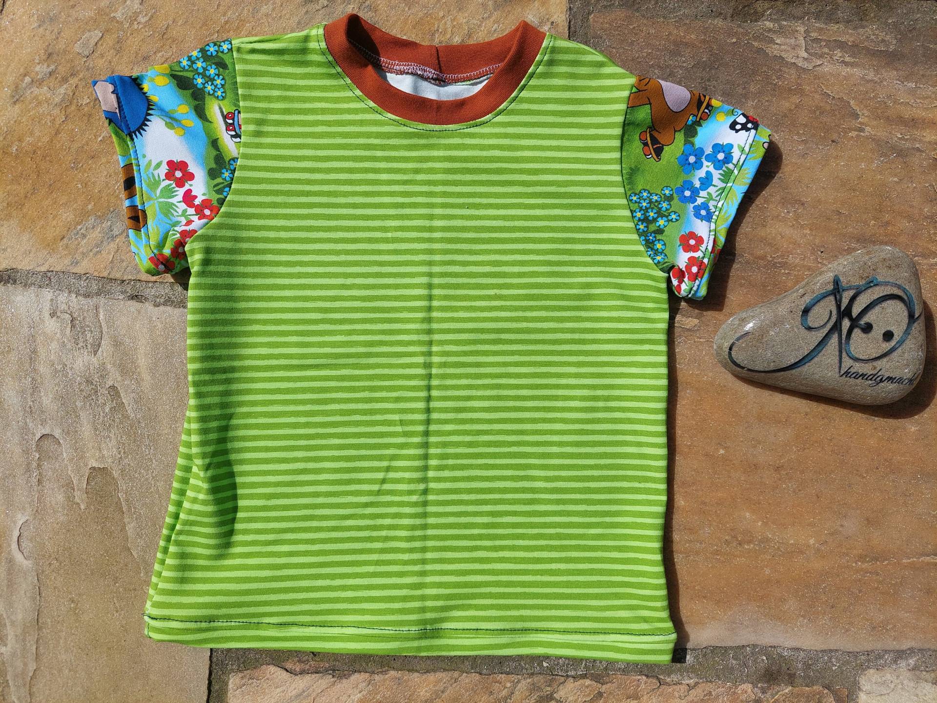 T-Shirt Der Kleine Maulwurf Pauli Frühling Rollschuhlaufen Grün Größe 98 T-Shirt Der Kleine Maulwurf Pauli Frühling Rollschuhlaufen Grün Größe 98 von JOhandgmacht