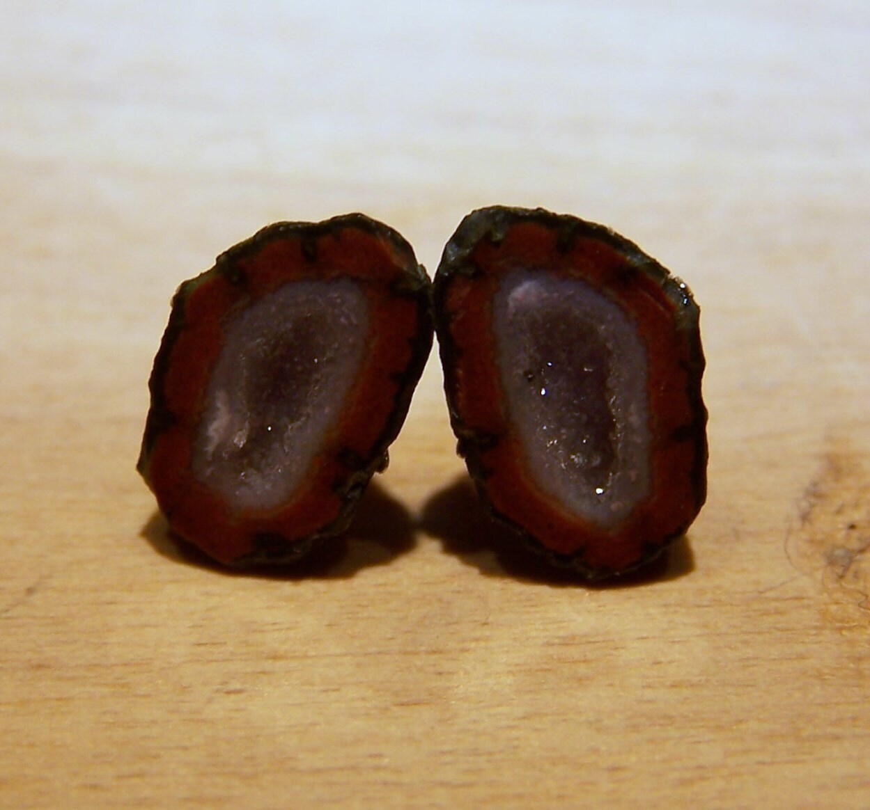 Baby Tabasco Geode Druzy, Sterling Silber Stecker, Ohrhaken Baby Tabasco Geode Druzy, Sterling Silber Stecker, Ohrhaken von JPGemJewels