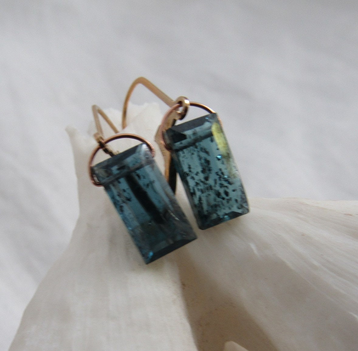 Blaue Kyanit Briolette, 14K Gold Filled Ohrhaken Blaue Kyanit Briolette, 14K Gold Filled Ohrhaken von JPGemJewels