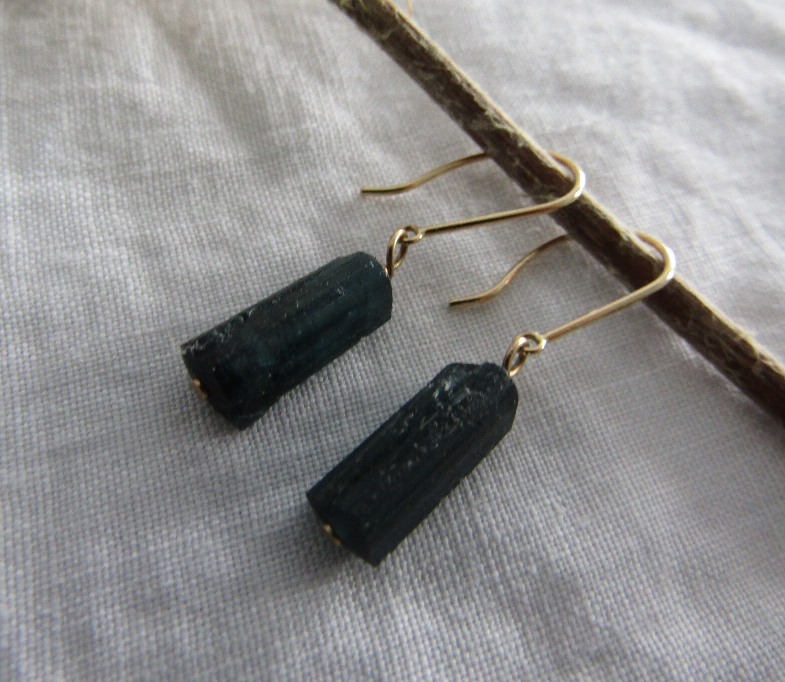 Blauer Turmalin Indigolith Kristall, Sterling Silber Ohrhaken, Ohrringe Blauer Turmalin Indigolith Kristall, Sterling Silber Ohrhaken, Ohrringe von JPGemJewels