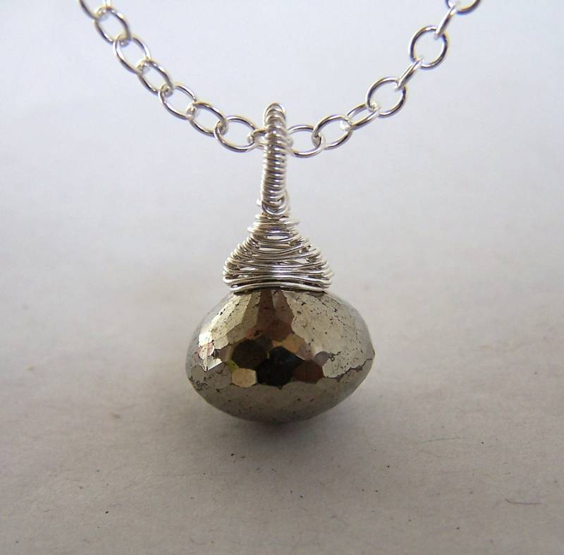 Facettierte Pyrit Zwiebel Briolette Aka Narrengold, Sterling Silber Wickeln, Anhänger Halskette Facettierte Pyrit Zwiebel Briolette Aka Narrengold, Sterling Silber Wickeln, Anhänger Halskette von JPGemJewels