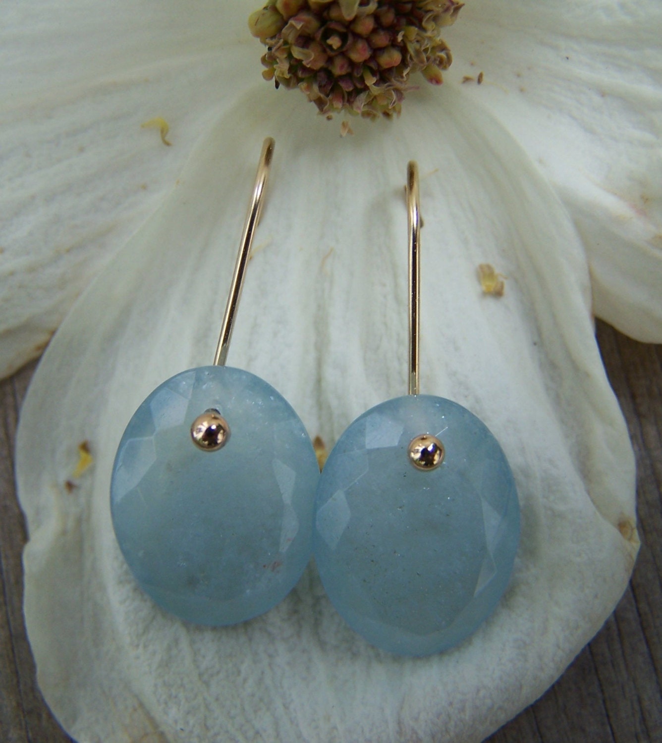 Facettierter Aquamarin Briolette, Ohrhaken Aus 585Er Gelbgold Facettierter Aquamarin Briolette, Ohrhaken Aus 585Er Gelbgold von JPGemJewels