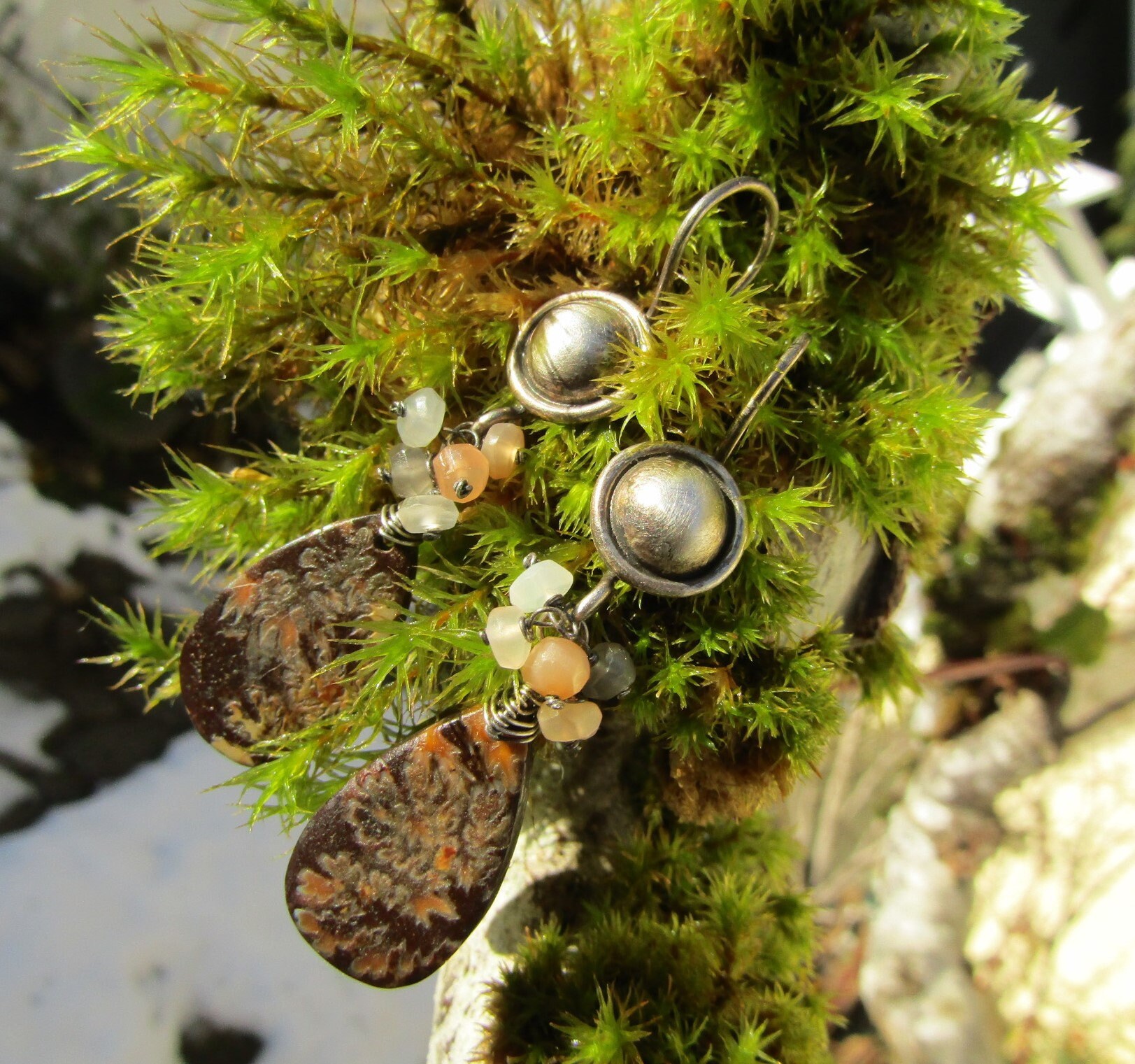 Fossile Ammonit, Facettierte Mondstein Ohrringe Fossile Ammonit, Facettierte Mondstein Ohrringe von JPGemJewels