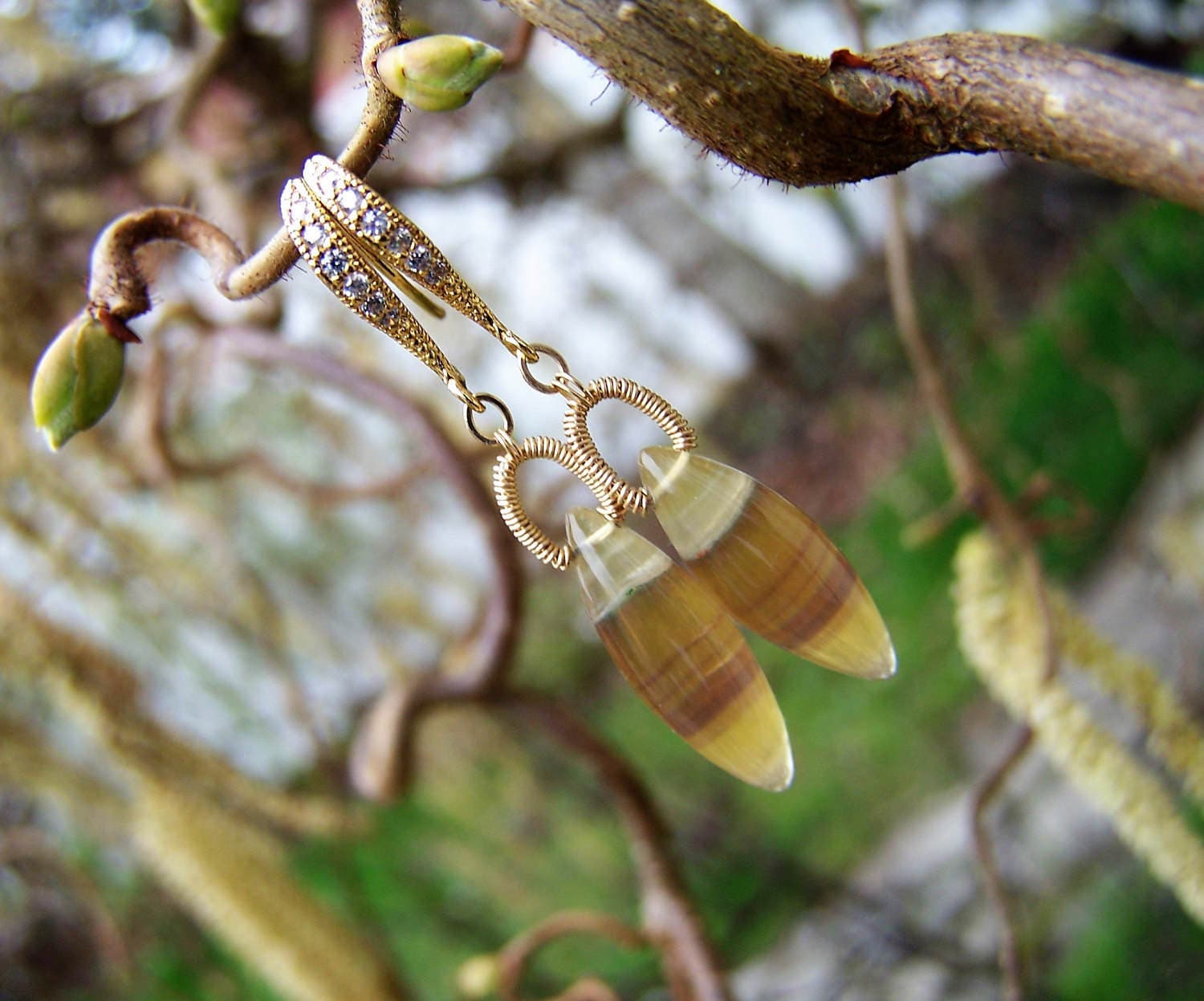 Gebänderte Fluorit Briolette, 14K Goldfilledcoil Wrap Aufhänger, Kristall Haken Stil Ohrhaken, Ohrringe Gebänderte Fluorit Briolette, 14K Goldfilledcoil Wrap Aufhänger, Kristall Haken Stil Ohrhaken, Ohrringe von JPGemJewels