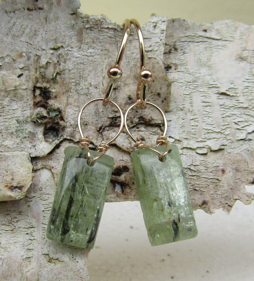 Grüner Kyanit, Sterling Silber Nagelkopf Ohrhaken, Ohrringe Grüner Kyanit, Sterling Silber Nagelkopf Ohrhaken, Ohrringe von JPGemJewels