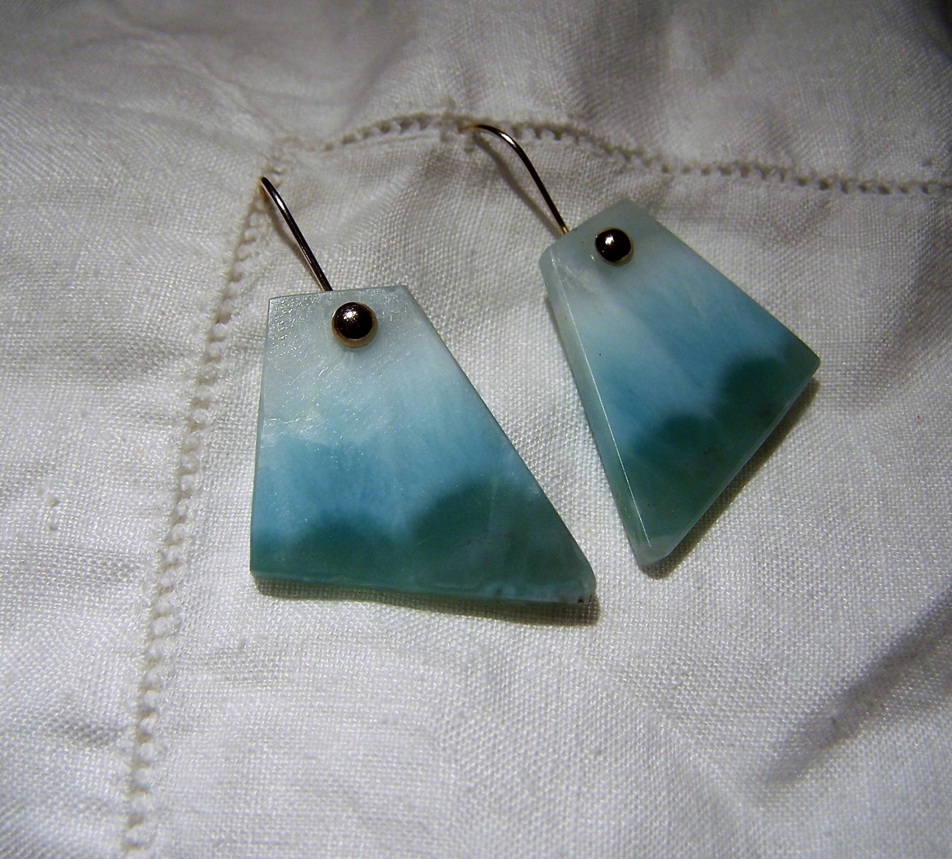 Larimar Eckig Scheibe, Mit 14K Gold Ohrhaken Verstiftet Larimar Eckig Scheibe, Mit 14K Gold Ohrhaken Verstiftet von JPGemJewels