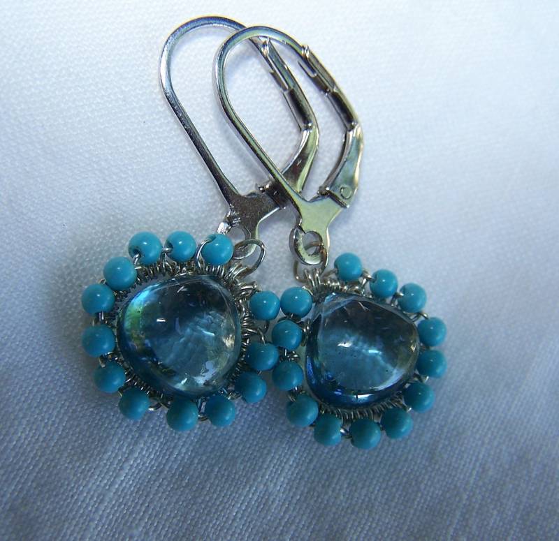 London Blue Topaz, Glatte Briolette, Winzige Dornröschen Türkis Ohrhaken London Blue Topaz, Glatte Briolette, Winzige Dornröschen Türkis Ohrhaken von JPGemJewels