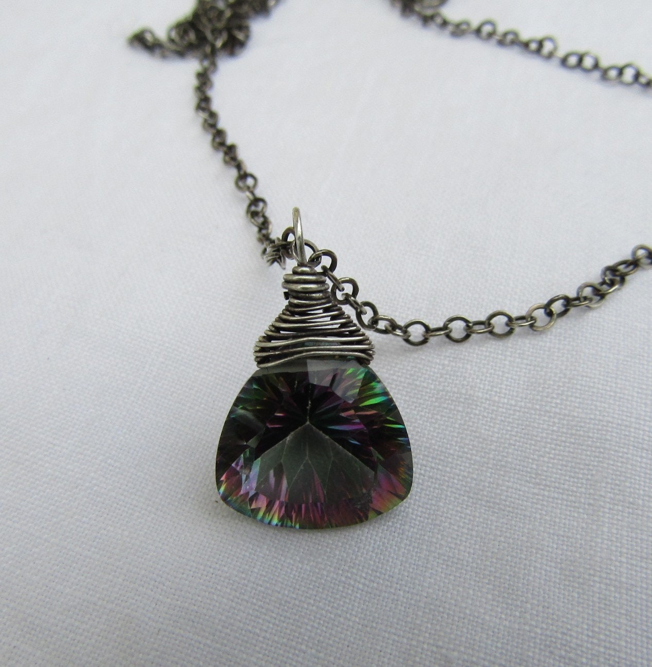 Mystic Topaz, Nordlichter, Trillion Geschliffene Briolette, Sterling Silber Verpackung, Halskette Mystic Topaz, Nordlichter, Trillion Geschliffene Briolette, Sterling Silber Verpackung, Halskette von JPGemJewels