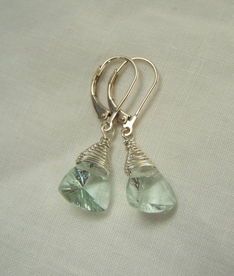 Prasiolit Grüner Amethyst, Briolett Im Trillionschliff, Sterling Silber, Brisuren Prasiolit Grüner Amethyst, Briolett Im Trillionschliff, Sterling Silber, Brisuren von JPGemJewels