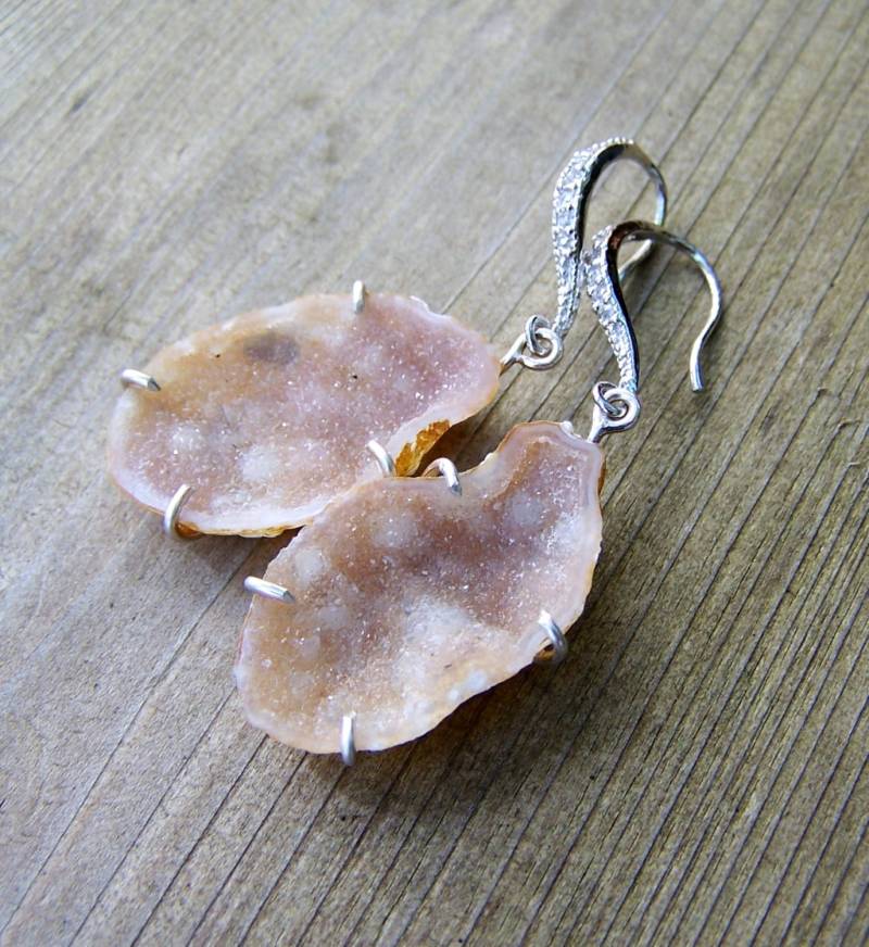 Sale...pink Tabasco Geode Druzy, Sterling Silber Krappenfassung, Kristall Ohrhaken Sale...pink Tabasco Geode Druzy, Sterling Silber Krappenfassung, Kristall Ohrhaken von JPGemJewels