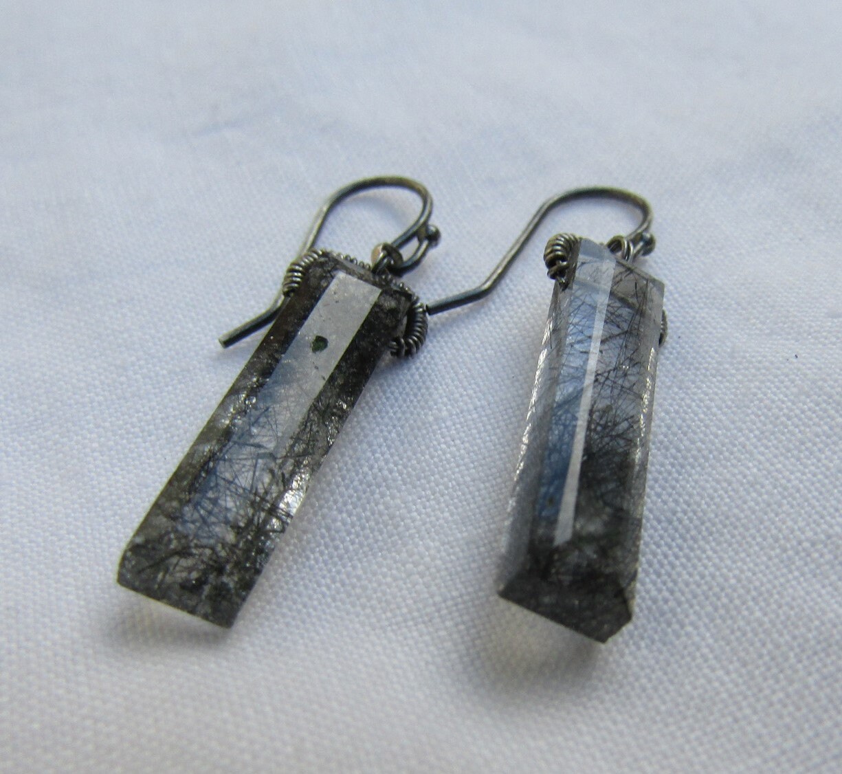 Schwarzer Rutilquarz Baguette, Ohrhänger Schwarzer Rutilquarz Baguette, Ohrhänger von JPGemJewels
