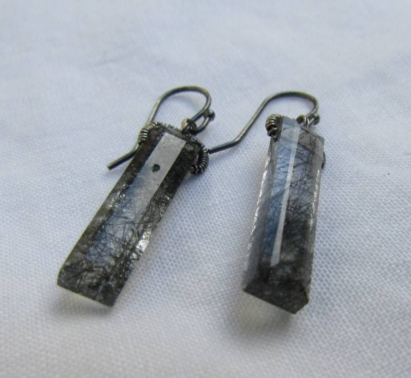 Schwarzer Rutilquarz Baguette, Ohrhänger Schwarzer Rutilquarz Baguette, Ohrhänger von JPGemJewels