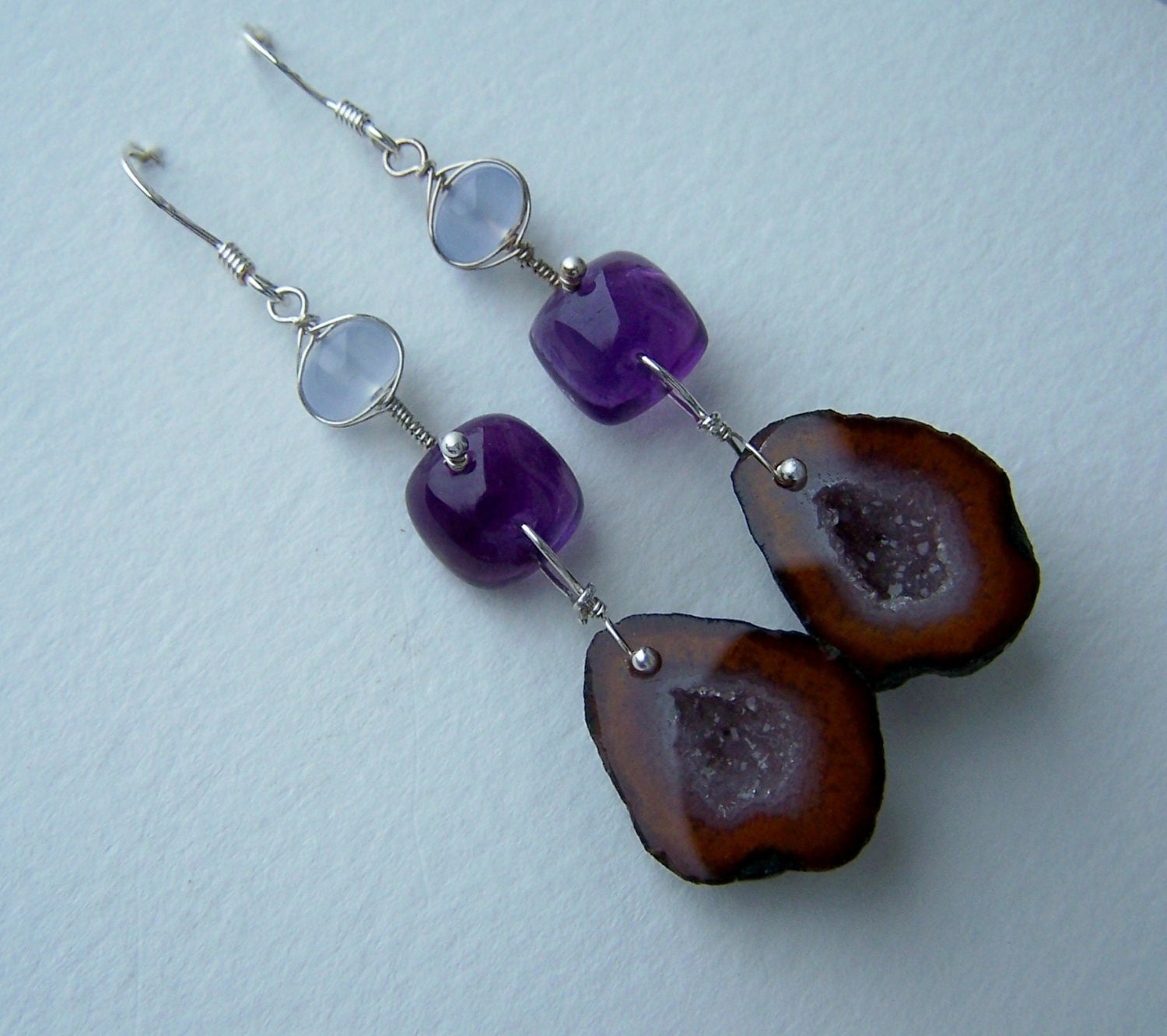 Seltene Tabasco Geode Druzy, Amethyst Kissen, Chalcedon Rindelle, Sterling Silber Ohrhaken Seltene Tabasco Geode Druzy, Amethyst Kissen, Chalcedon Rindelle, Sterling Silber Ohrhaken von JPGemJewels